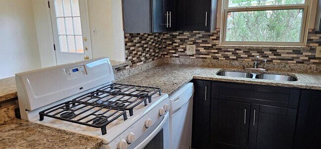 Building Photo - 5409 Duval St