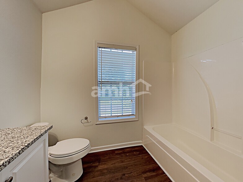 Building Photo - 149 Sawhorse Dr