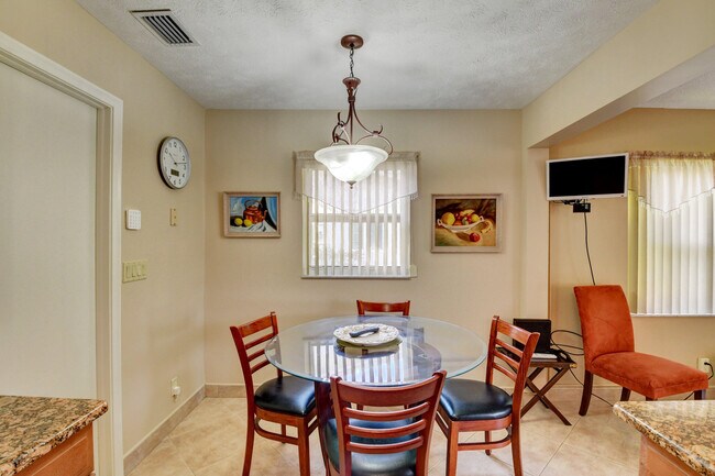 Building Photo - 14425 Amapola Way