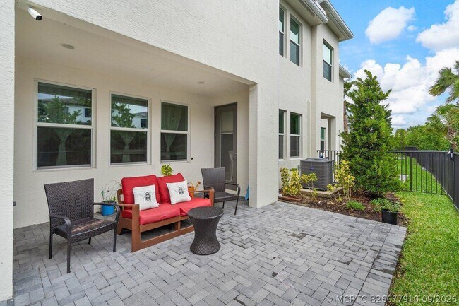 Building Photo - 16310 Oakview Dr