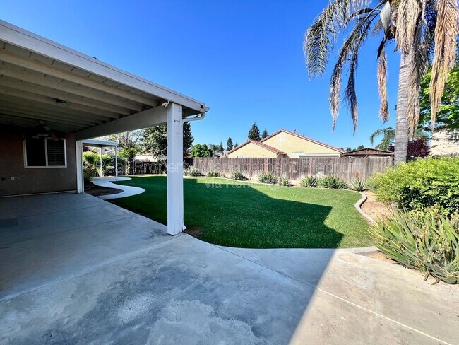 Building Photo - 5705 E Erin Ave