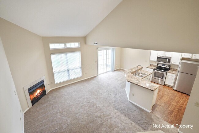 Building Photo - 5002 Stratford Pine Ln