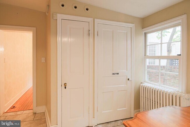 Building Photo - 217 S Lee St