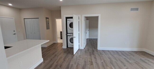 Building Photo - 3801 Davie Blvd