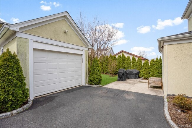 Building Photo - 70 Breckenridge Ave