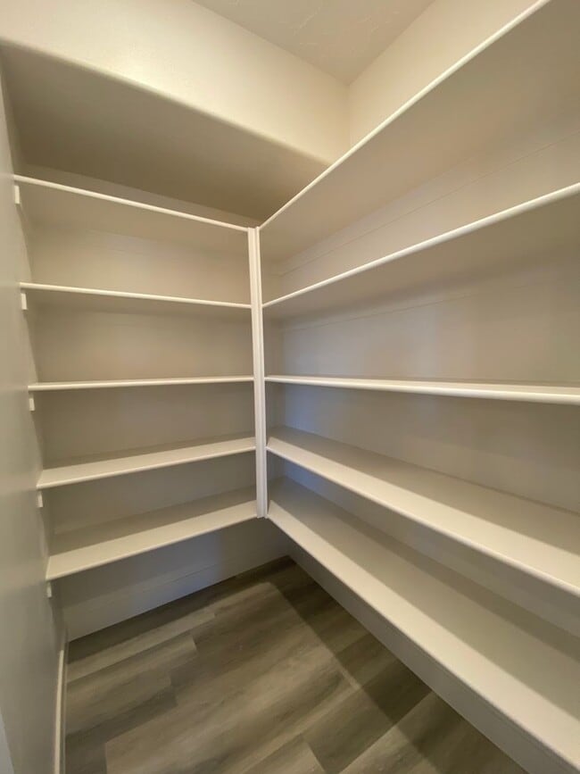 Building Photo - Townhome In Crimson Park