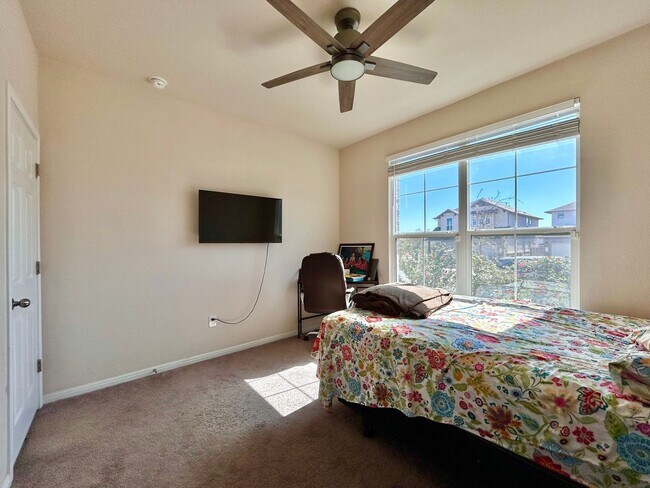 Building Photo - 445 Arrowhead Vine St