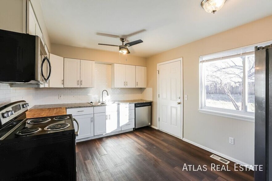 Building Photo - 730 S Oakland St