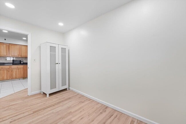 Building Photo - 56 POPLAR St