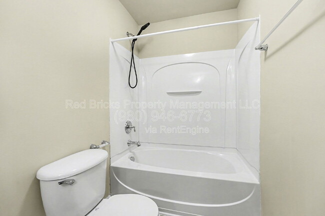 Building Photo - 13844 Cypress Woods Dr