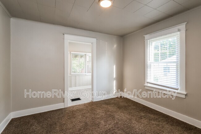 Building Photo - 4328 Lonsdale Ave