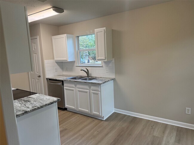 Building Photo - 10890 Royal Adrian Dr