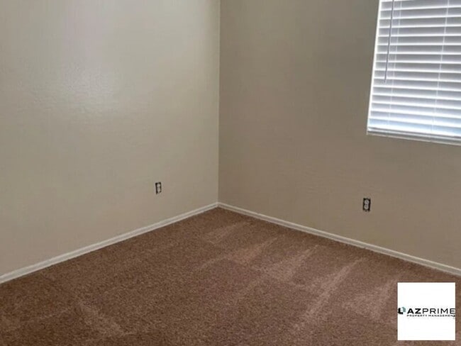 Building Photo - Nice Home