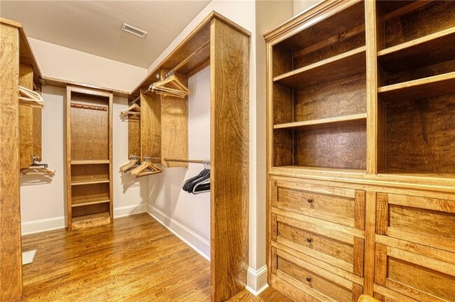 Building Photo - 997 Blue Ridge Ave NE