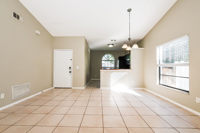 Building Photo - 1027 Covington St