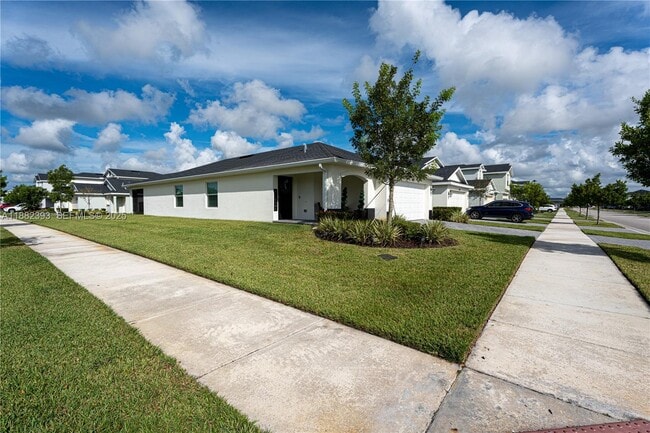 Building Photo - 6172 NW Sweetwood Dr