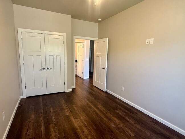 Building Photo - Beautiful 2 Bed 2 Bath!