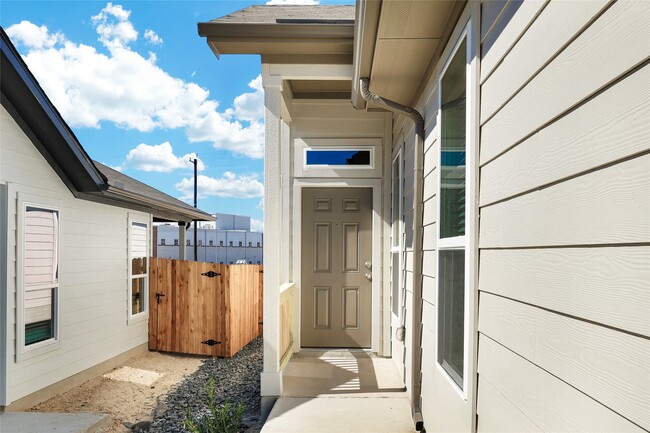 Building Photo - 324 Nespral Dr