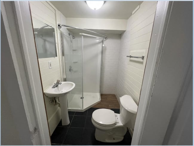 Building Photo - 821 Broadway