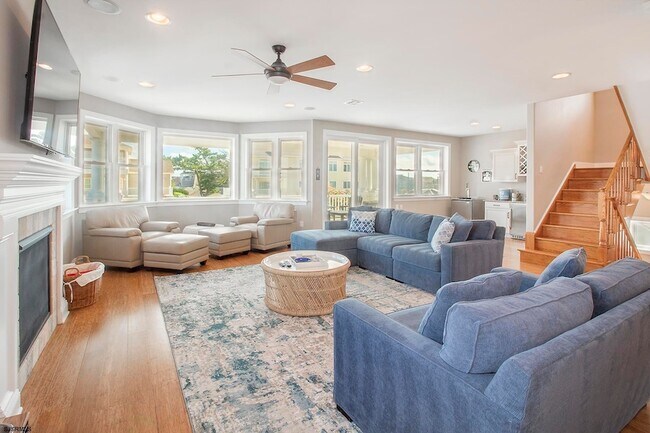 Building Photo - 352 31st St S