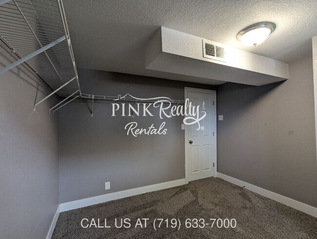 Building Photo - 2545 Lelaray St