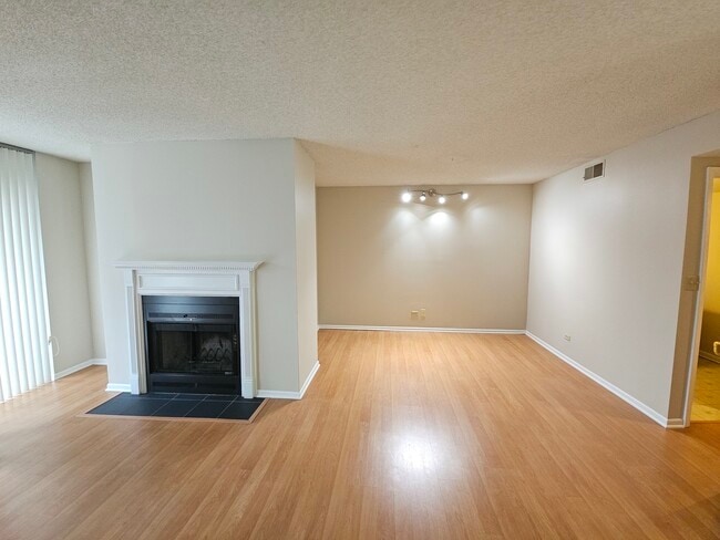 Building Photo - 511 Aurora Ave