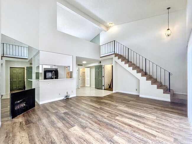 Building Photo - Lovely 2-Bed, 2-Bath Condo with Great Loca...