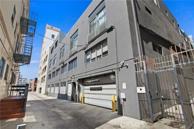 Building Photo - 433 Pine Ave