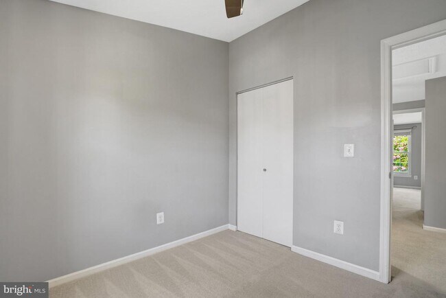 Building Photo - 6063 Hydrangea Dr