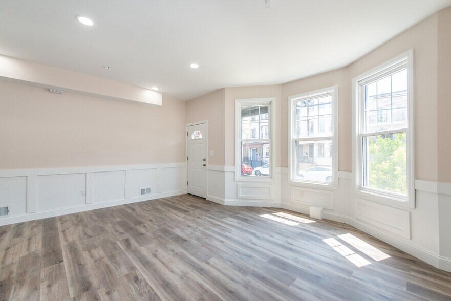Building Photo - 181 S 11th St