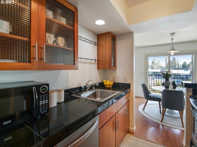 Building Photo - 6600 SE Division St