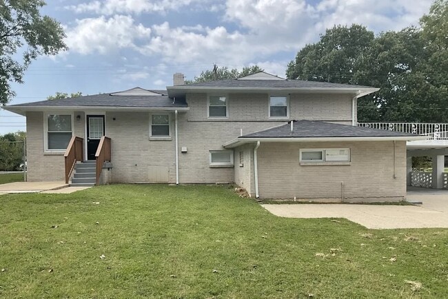 Building Photo - 721 Winthorne Dr