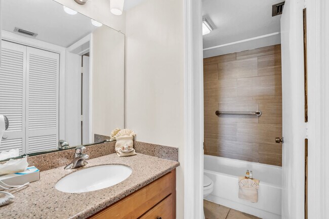 Building Photo - 600 Neapolitan Way