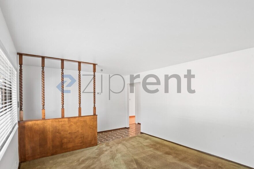 Building Photo - Unit