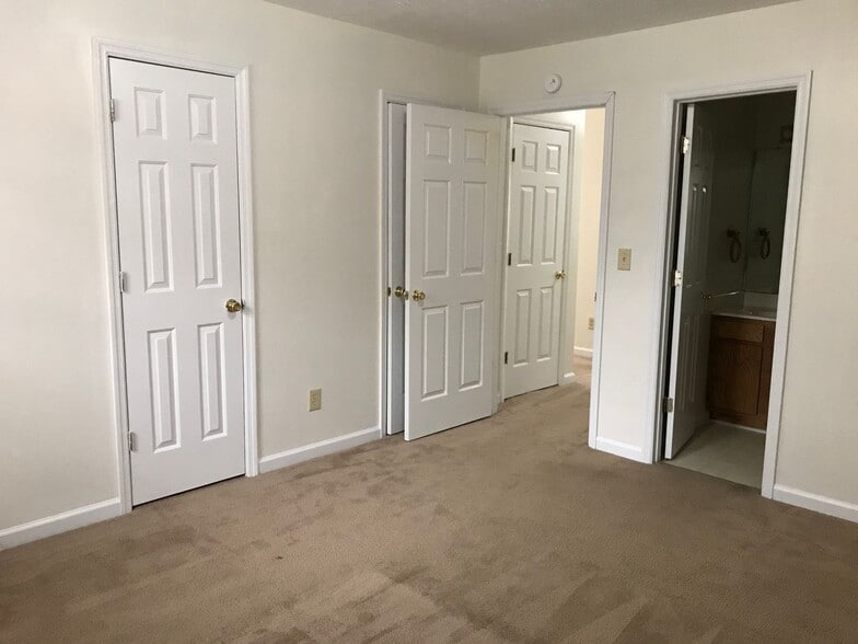 Building Photo - 304 Oriole Dr