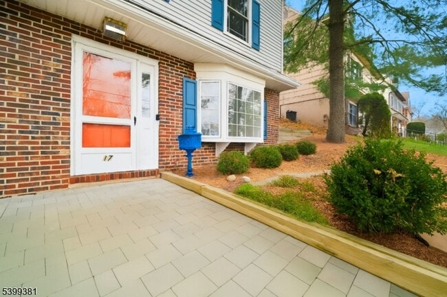 Building Photo - 17 Edison Dr