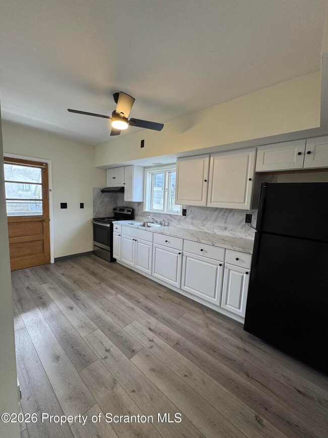 Building Photo - 615 3rd St