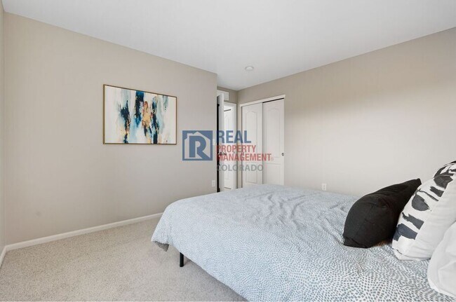 Building Photo - 2175 Coach House Loop