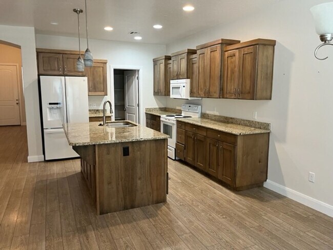 Building Photo - Spacious 3 Bedroom Home in Little Valley