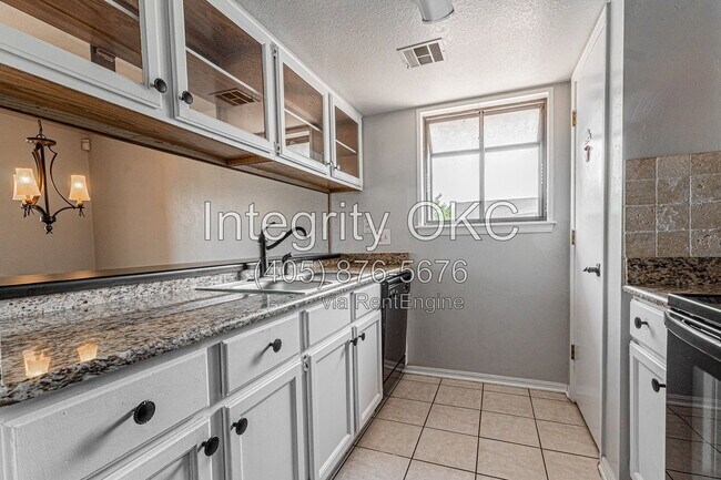 Building Photo - 4400 Hemingway Dr