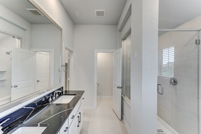 Building Photo - 6570 Scarlet Pond Ln