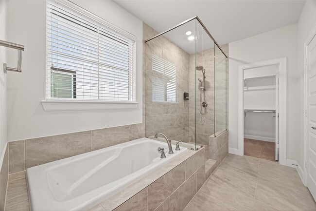 Building Photo - 2712 Grand Fountains Dr