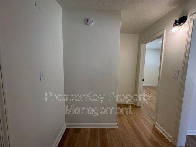 Building Photo - 830 Turner Rd