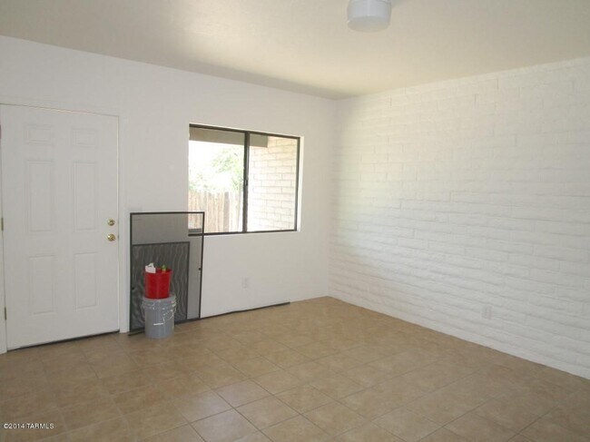 Building Photo - One Bedroom Townhome