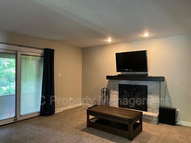 Building Photo - 9748 Lincoln Ave