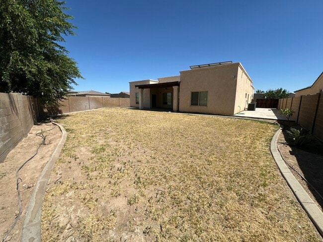 Building Photo - 5688 E 39th Pl