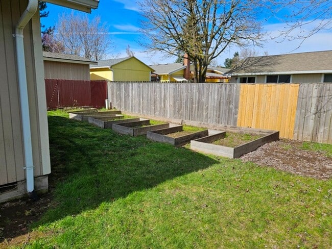 Building Photo - 3Bd/2Ba Single Story Home-For viewing!