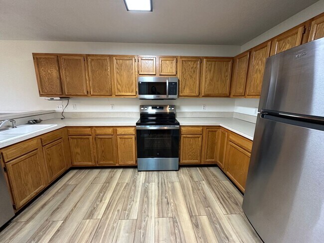 Building Photo - Caledonia Condo! Two Bedroom - Two Full Ba...