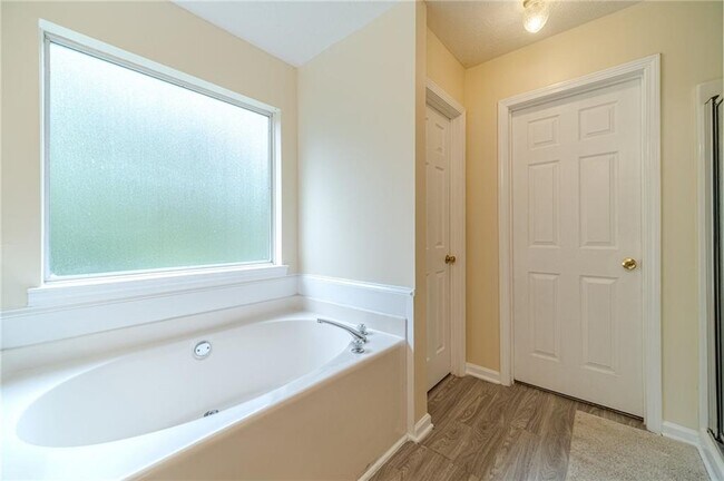 Building Photo - 4201 Crestside Ridge SW