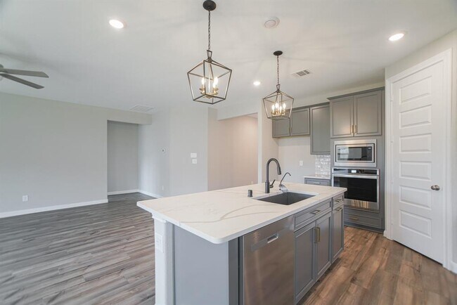 Building Photo - 9852 Pearly Everlasting